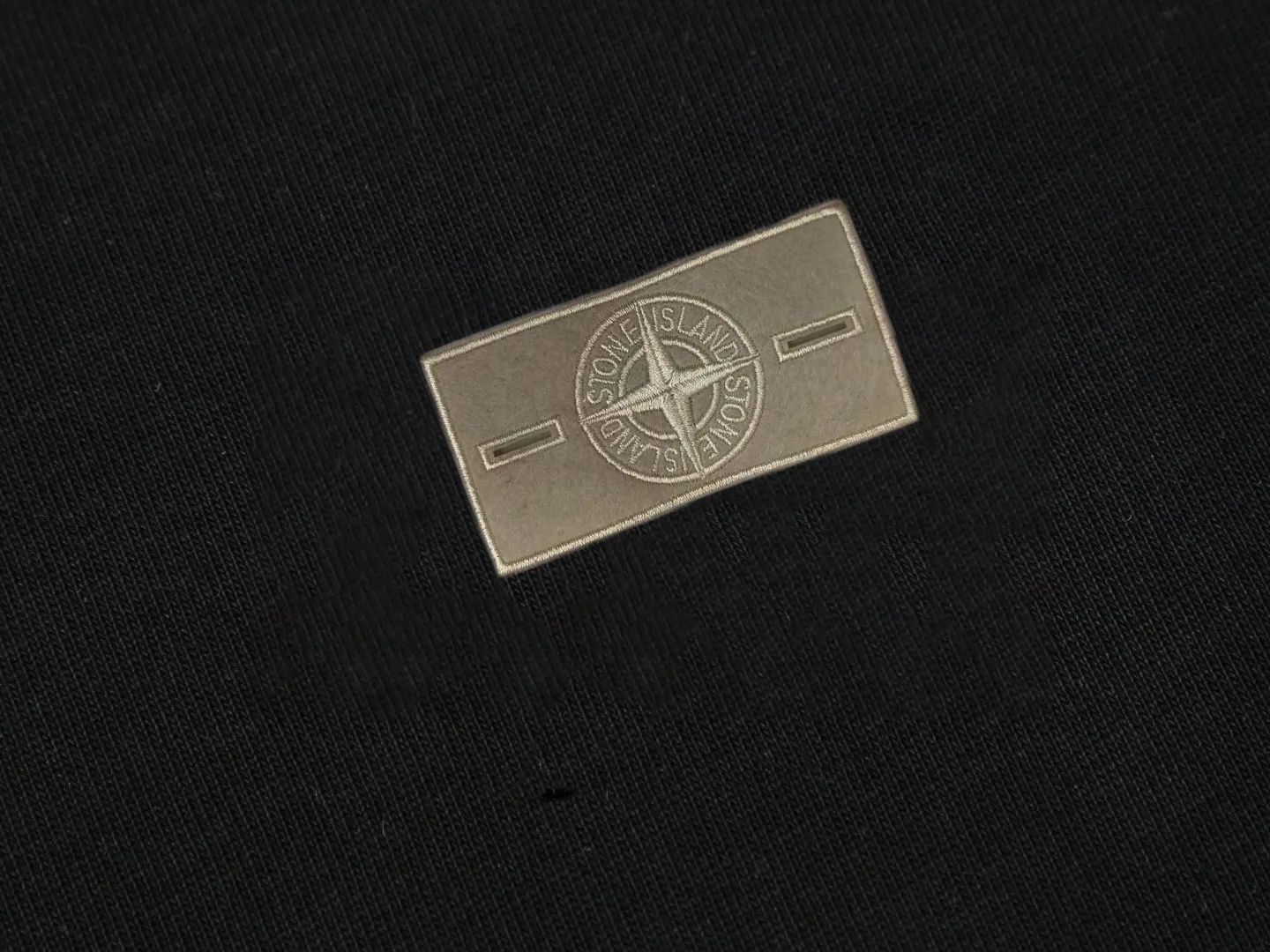 P150 STONE ISLAND Stone Island solid color logo, available at the counter, original order, fashionable and casual round neck short-sleeved T-shirt, the upper body is very unique! Eye-catching and bright, imported original fabric, 🪡 craft letter pattern decorated logo, simple yet fashionable, classic atmosphere, comfortable and breathable, handsome and stylish upper body, 2️⃣ recommended colors, size: S-2XL